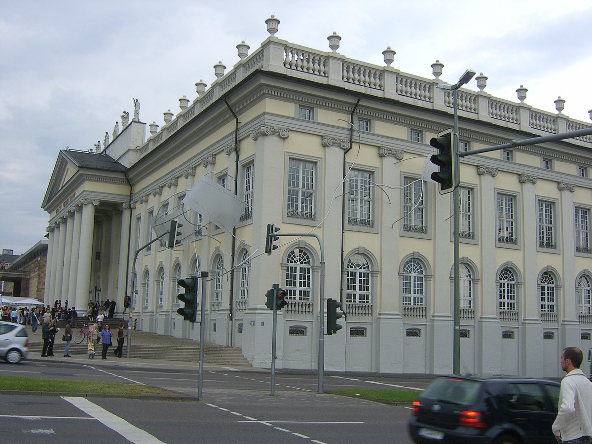 弗里德里希博物馆的外观museum fridericianum aue-pavillon